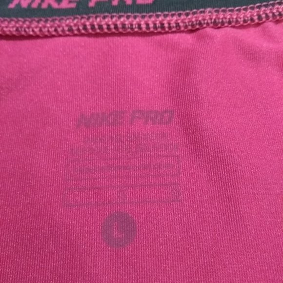 Fitted Nike Pro T-Shirt - Picture 3 of 3